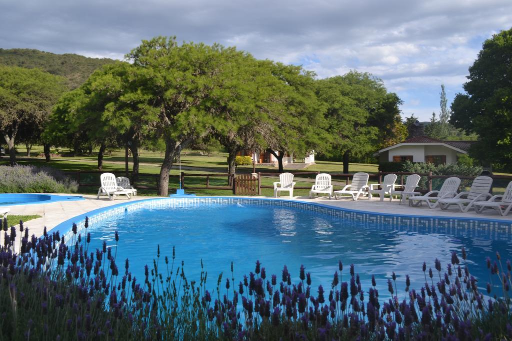 Cabanas Los Algarrobos Villa General Belgrano Buitenkant foto
